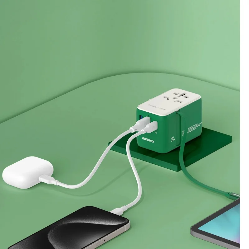 شاحن Momax World+ 25W مع 3 منافذ وكابل USB-C مدمج - 3552 — 3